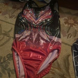 ITS FOR GYMNASTICS PRACTICE ONLY ITS IN VERY GOOD CONDITION AND NOT USED